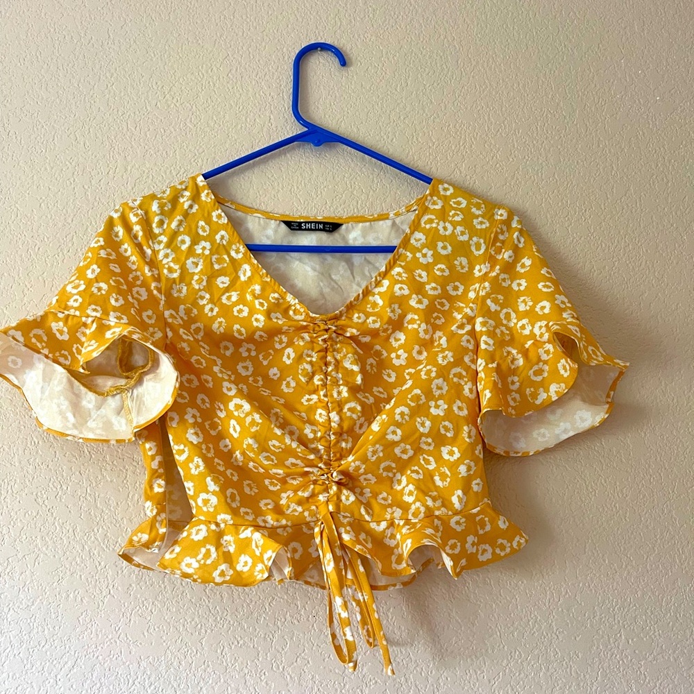 Adjustable strings in the front, and half zipper on the side to get on.